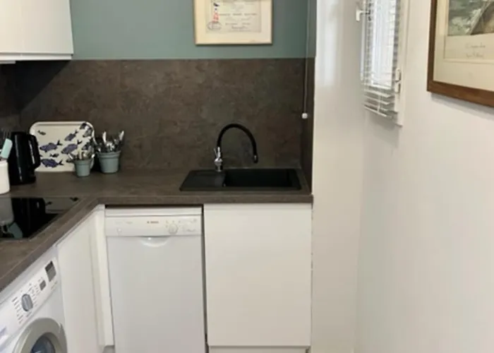 Sea View Near Ilette - Sleeps 4 - Parking Feriehus *